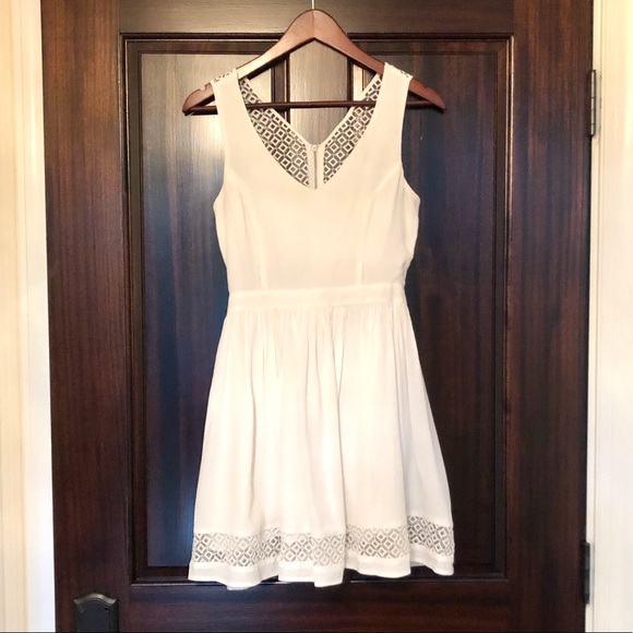 Heartloom White Sleeveless Dress - Picture 2 of 6